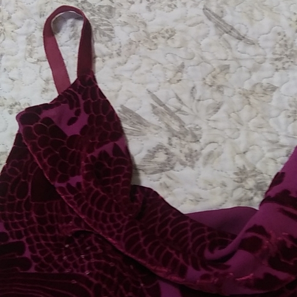 Very Vera camisole top in burgundy wine color top M - Picture 3 of 14